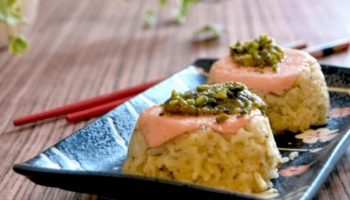 Tortini di riso con salmone e pesto di pistacchio